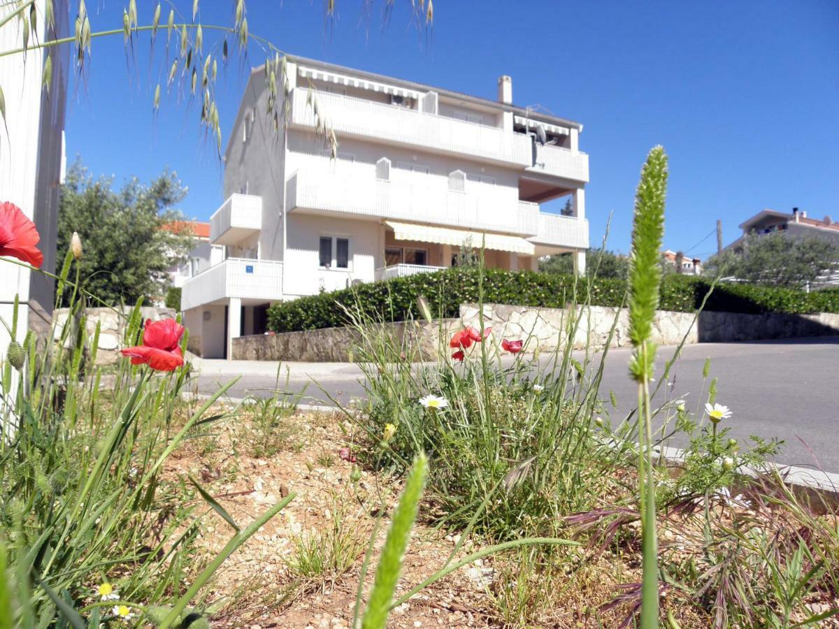Apartments & Rooms Peranic Novalja Exterior foto